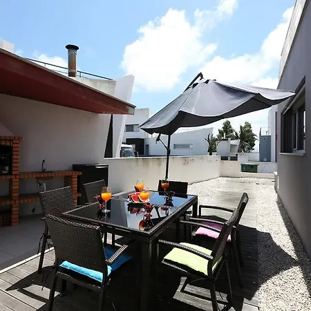 Дом отдыха Funfactory House *