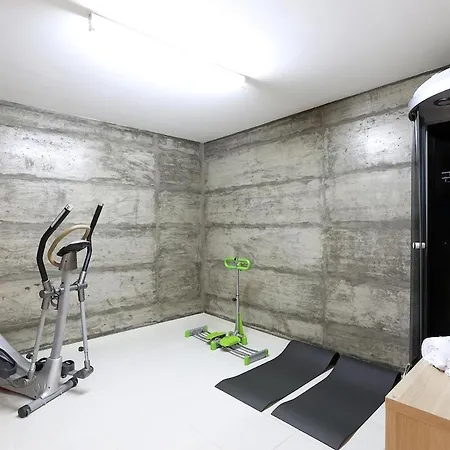 Funfactory House Назаре