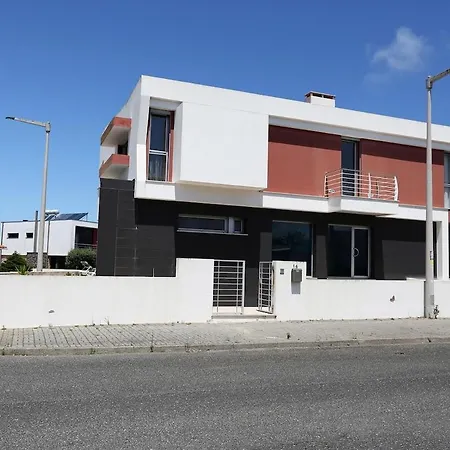 Funfactory House * Назаре