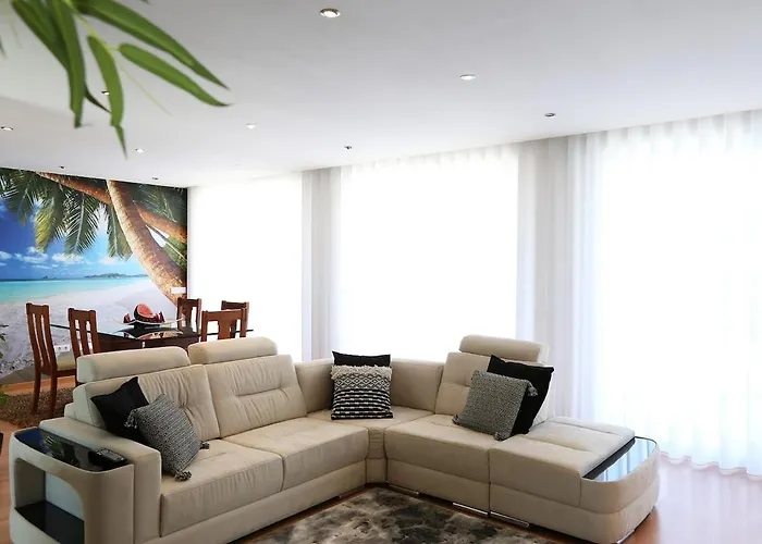 Дом отдыха Funfactory House Назаре