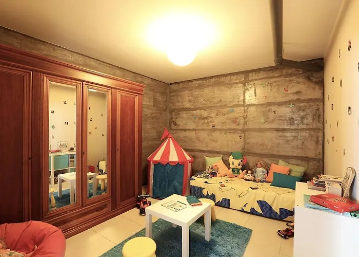 Дом отдыха Funfactory House