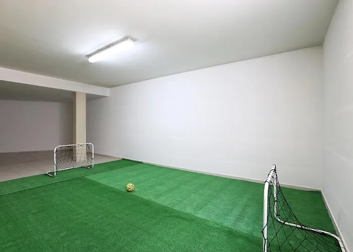 Дом отдыха Funfactory House *