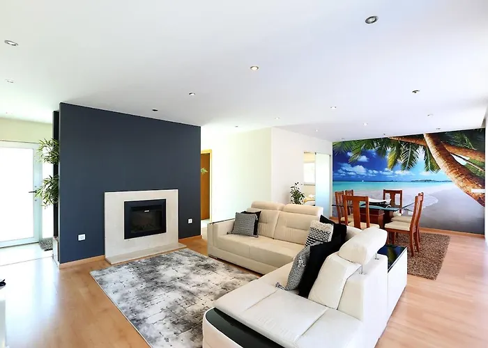 Дом отдыха Funfactory House